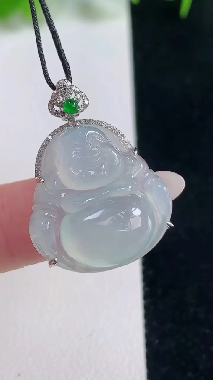 天然A货翡翠佛公吊坠，尺寸28.2-21-21.6-8.3，重量:5.29g
10月18日