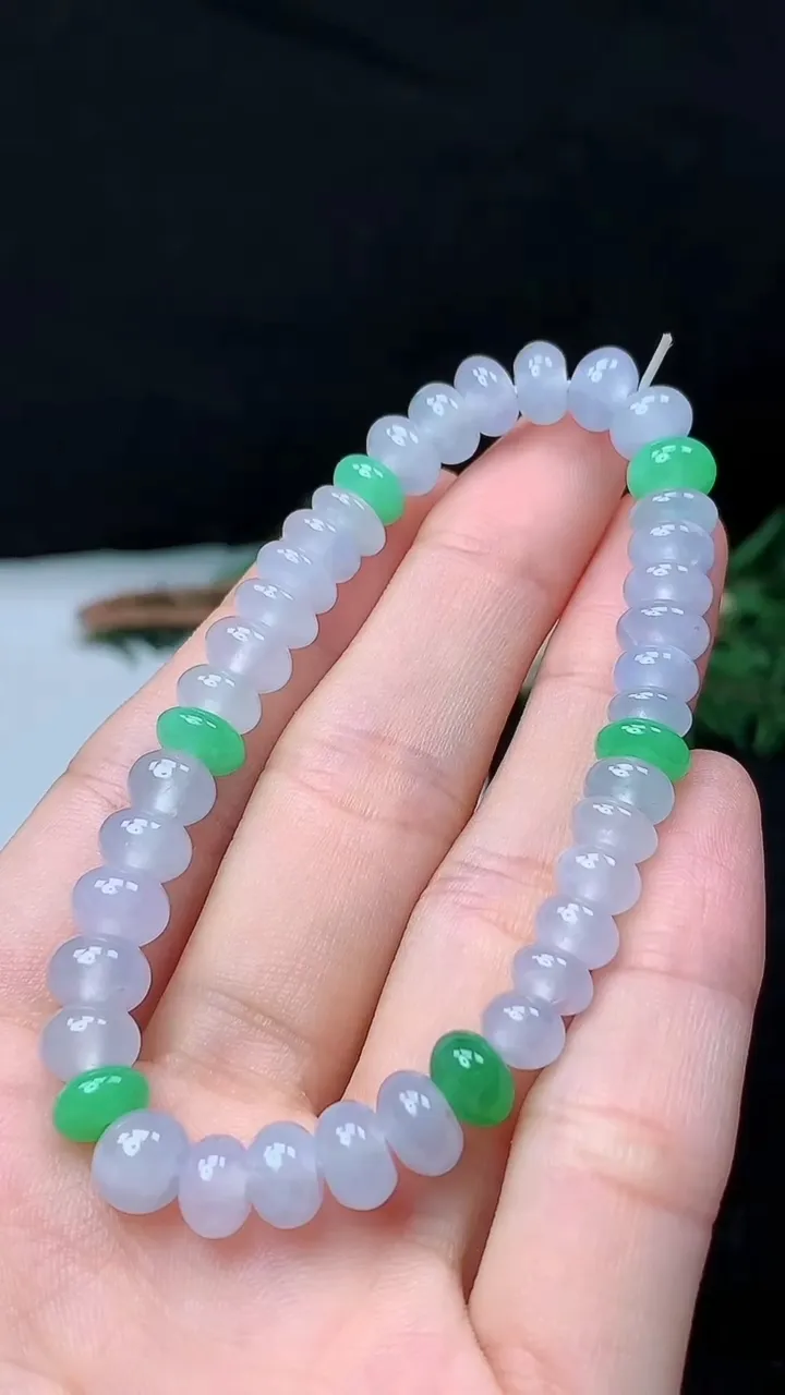 天然A货翡翠白冰算盘珠手串，尺寸7.6-5-40颗，重量:16.02g10月18日
工厂直销收藏佳品