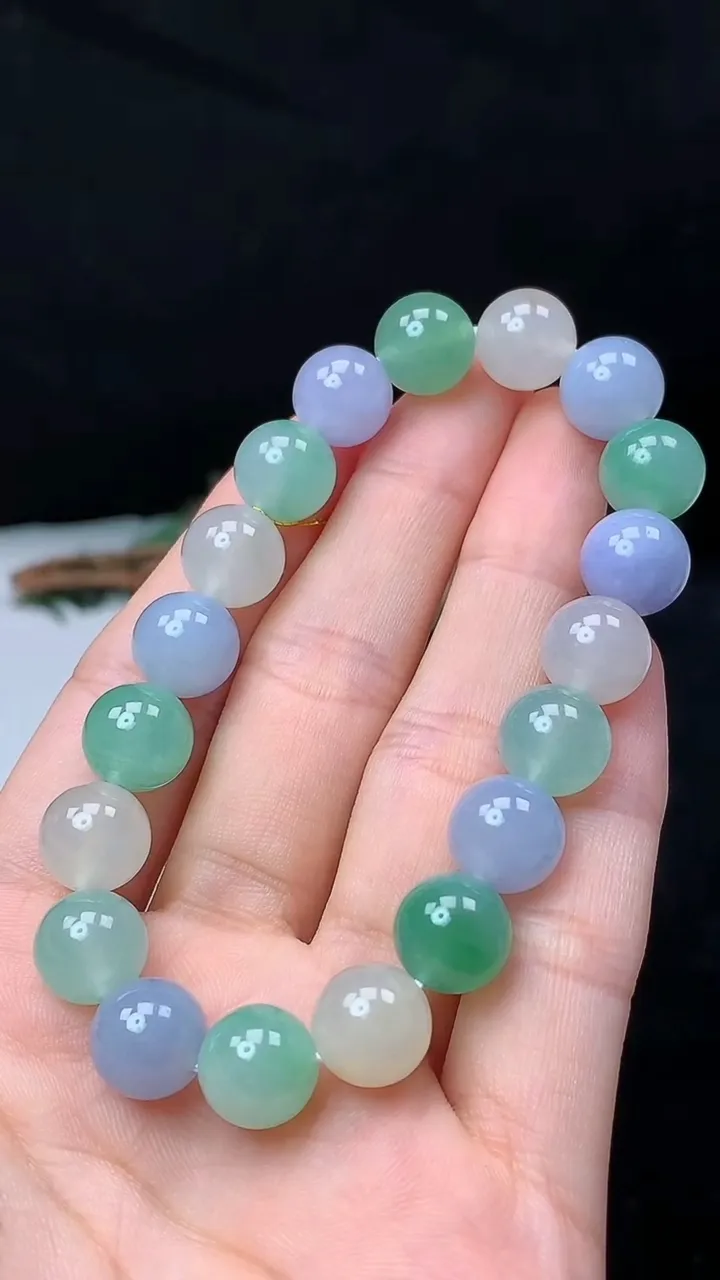 天然A货翡翠三彩圆珠手串，尺寸9.9-19颗，重量:33.25g10月18日
工厂直销收藏佳品,种好
