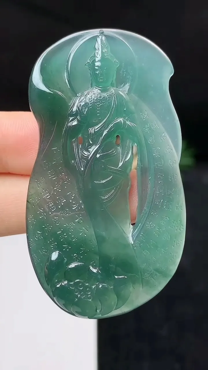 天然A货翡翠蓝水观音菩萨吊坠，尺寸60.3-33.6-4.8，重量:19.38g
10月18日