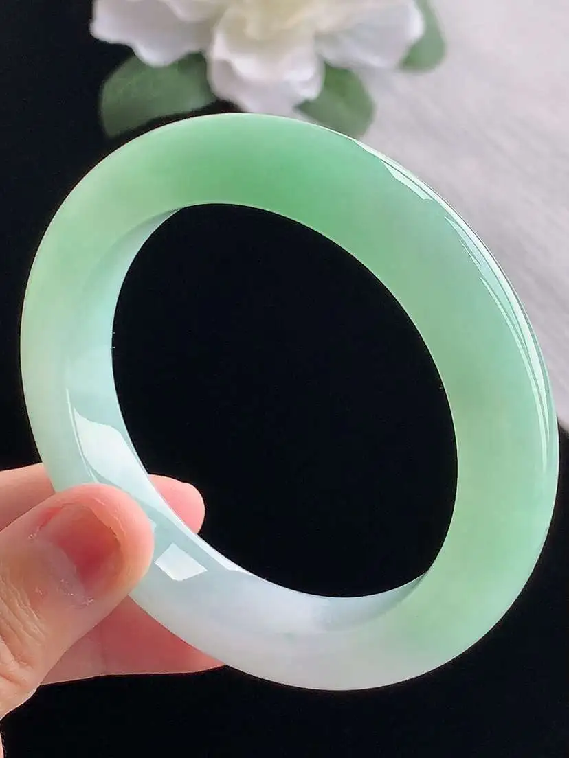 a货翡翠老坑冰种飘绿厚装正装正圈手镯56-57圈口  尺寸56.5×12×10.2mm 重量72.78g 1017