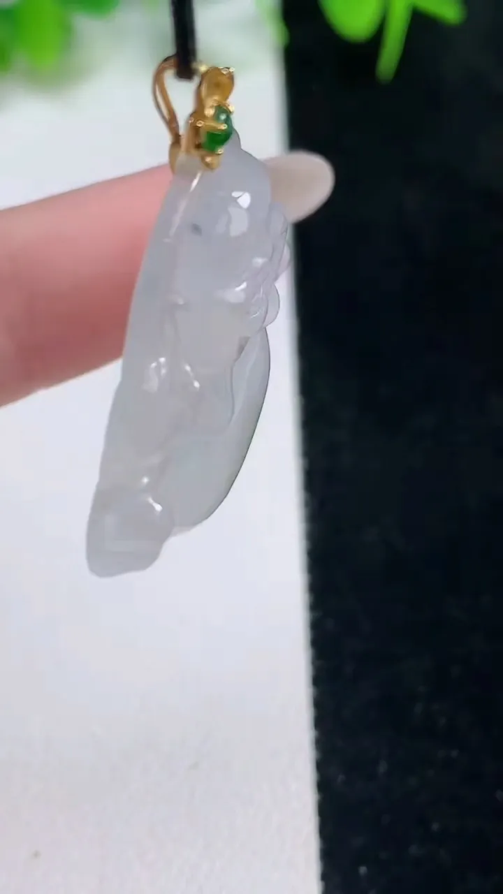 天然A货翡翠佛公吊坠，尺寸28.8-30-5.7，重量:7.95g
10月18日