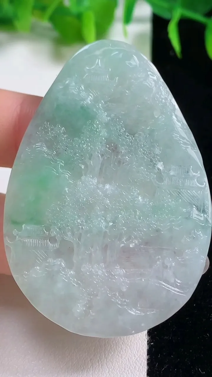 天然A货翡翠山水牌吊坠，尺寸57.5-40.2-4.8，重量:22.85g
10月18日