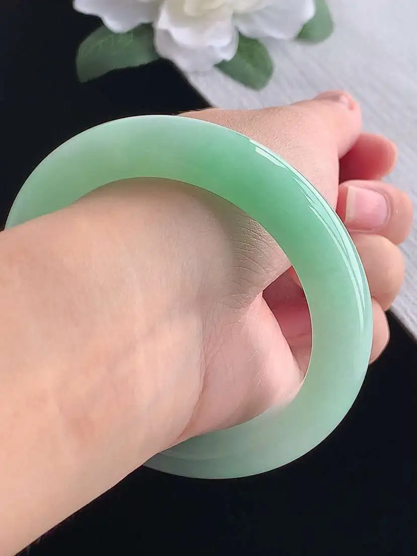a货翡翠老坑冰种飘绿厚装正装正圈手镯56-57圈口  尺寸56.5×12×10.2mm 重量72.78g 1017