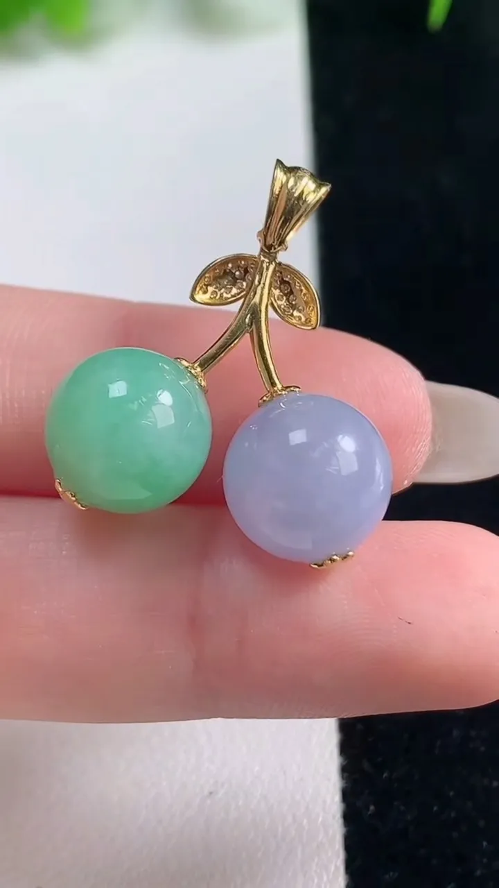 天然A货翡翠圆珠吊坠，尺寸11.2，重量:6.16g
10月18日