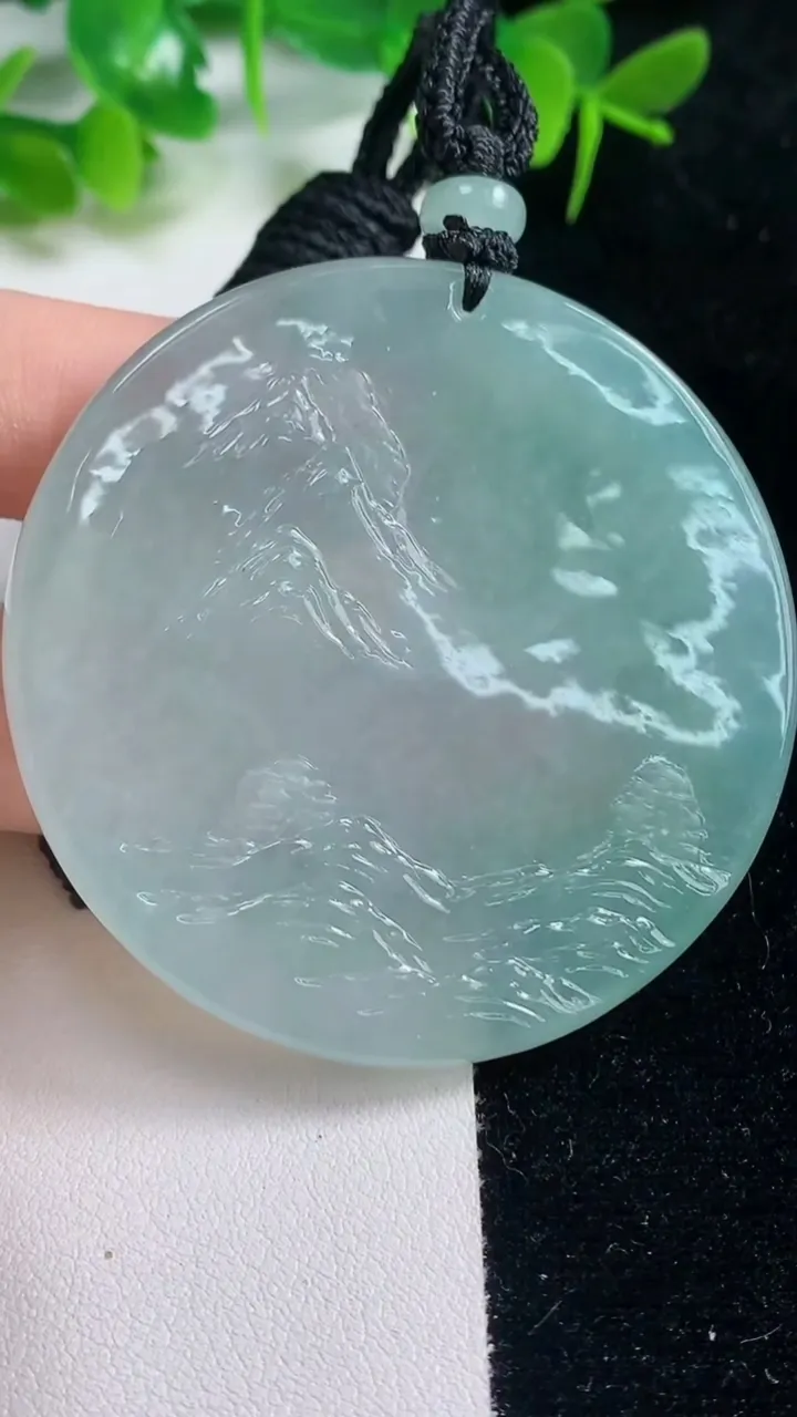 天然A货翡翠山水牌吊坠，尺寸56.5-6，重量:47.26g
10月18日