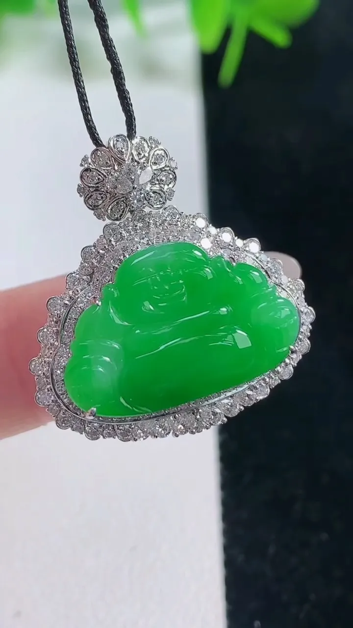 天然A货翡翠佛公吊坠，尺寸26.3-25.4-10裸石头13-19.7，重量:5.25g
10月18