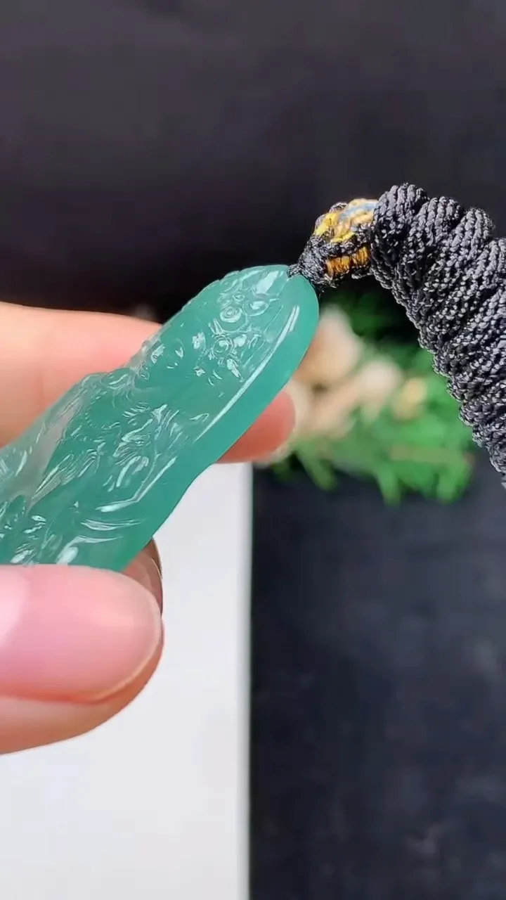 天然A货翡翠蓝水度母吊坠，尺寸54.7-34.3-6.3，重量:25.42g
10月18日