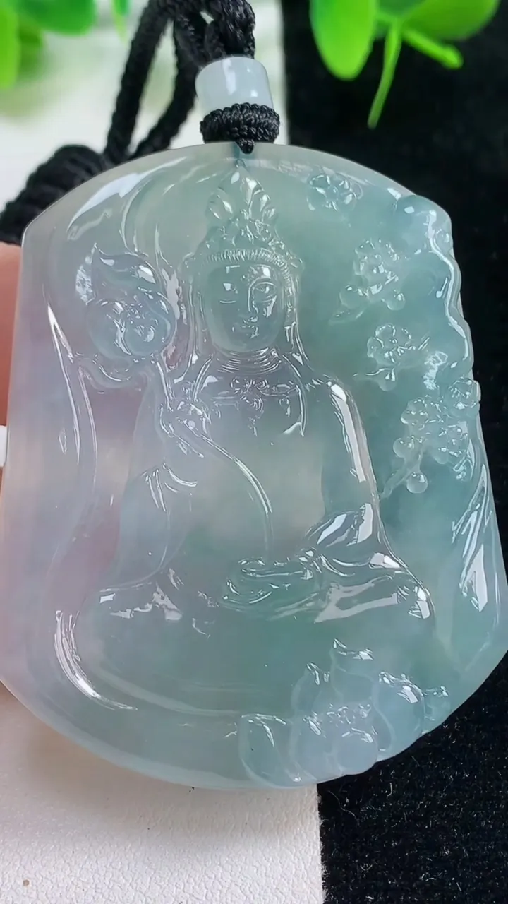 天然A货翡翠大势至观音菩萨吊坠，尺寸54.2-43.7-5.5，重量:33.33g
10月18日