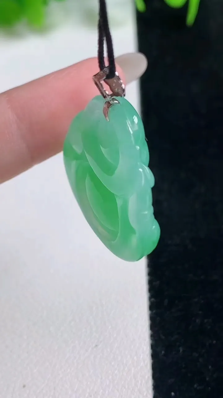 天然A货翡翠佛公吊坠，尺寸25-26-7.7，重量:7.15g
10月18日