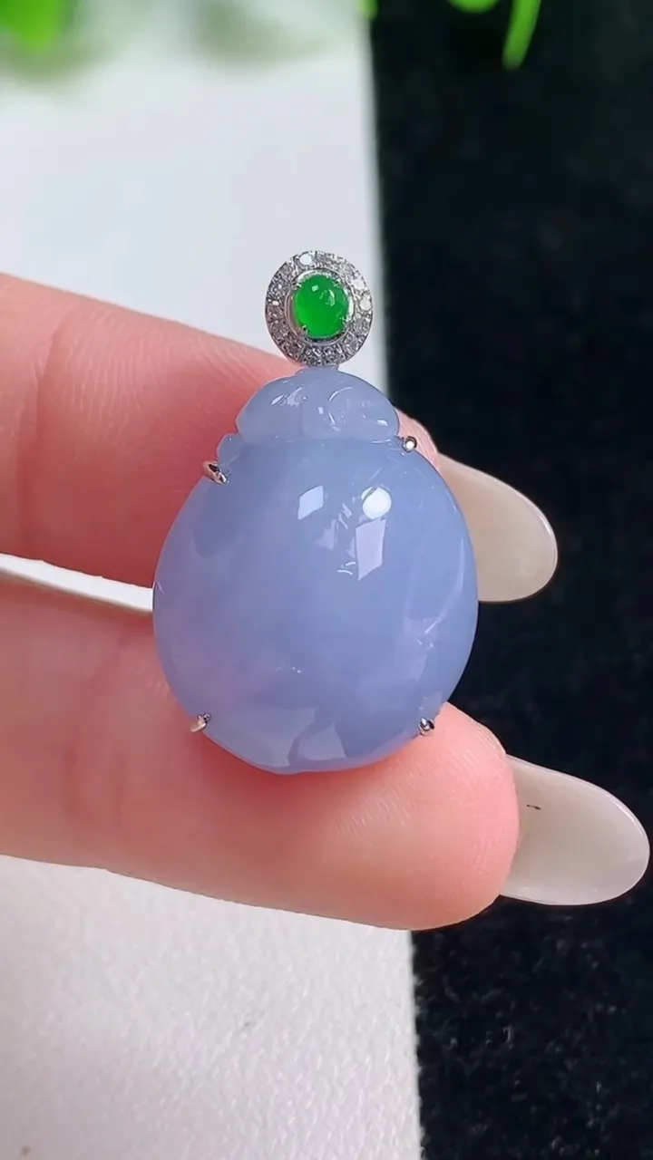 天然A货翡翠种紫罗兰寿桃吊坠，尺寸21-16.8-11.4，重量:7.43g
10月18日