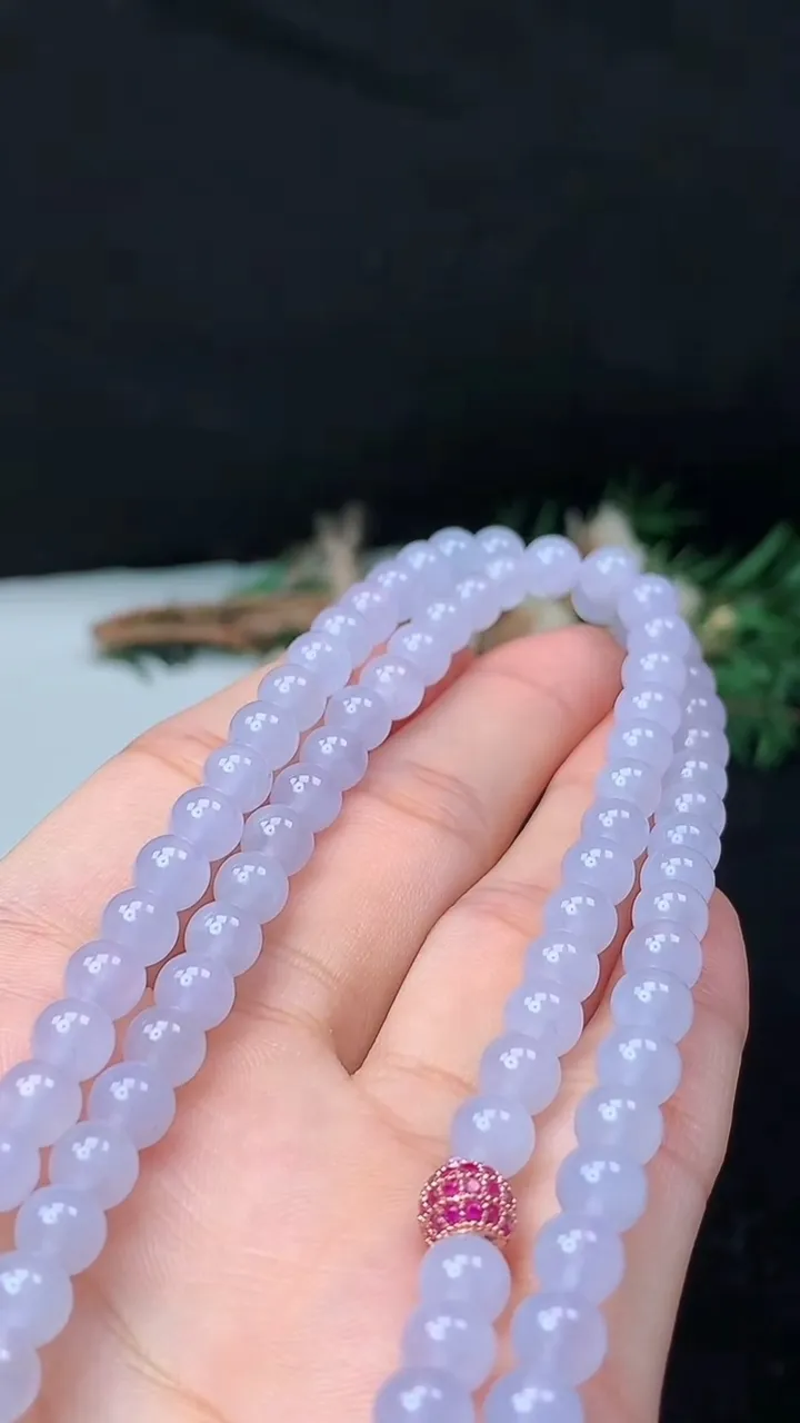 天然A货翡翠紫罗兰圆珠项链，尺寸6-108颗，重量:40.77g
10月18日