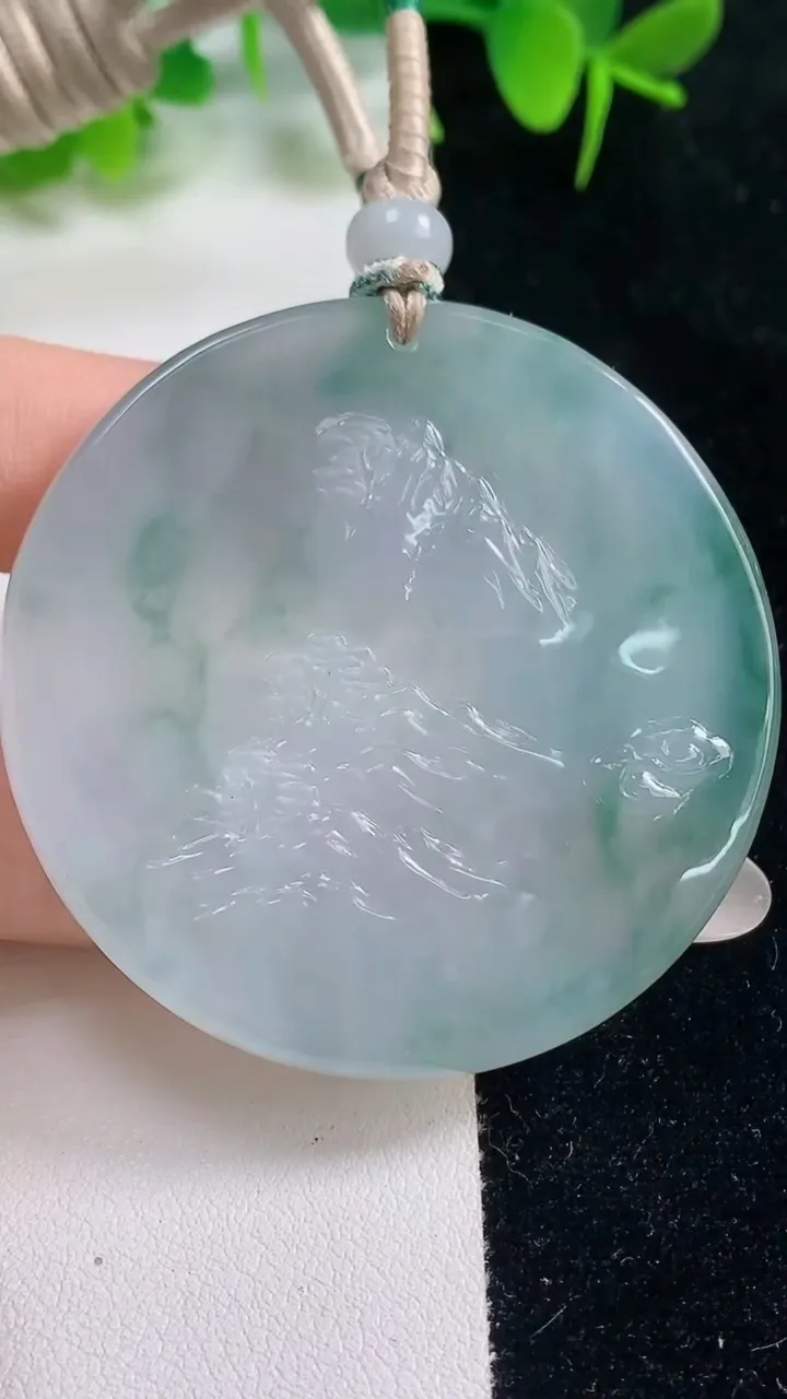 天然A货翡翠种飘花山水牌吊坠，尺寸51.7-6，重量:39.60g
10月18日