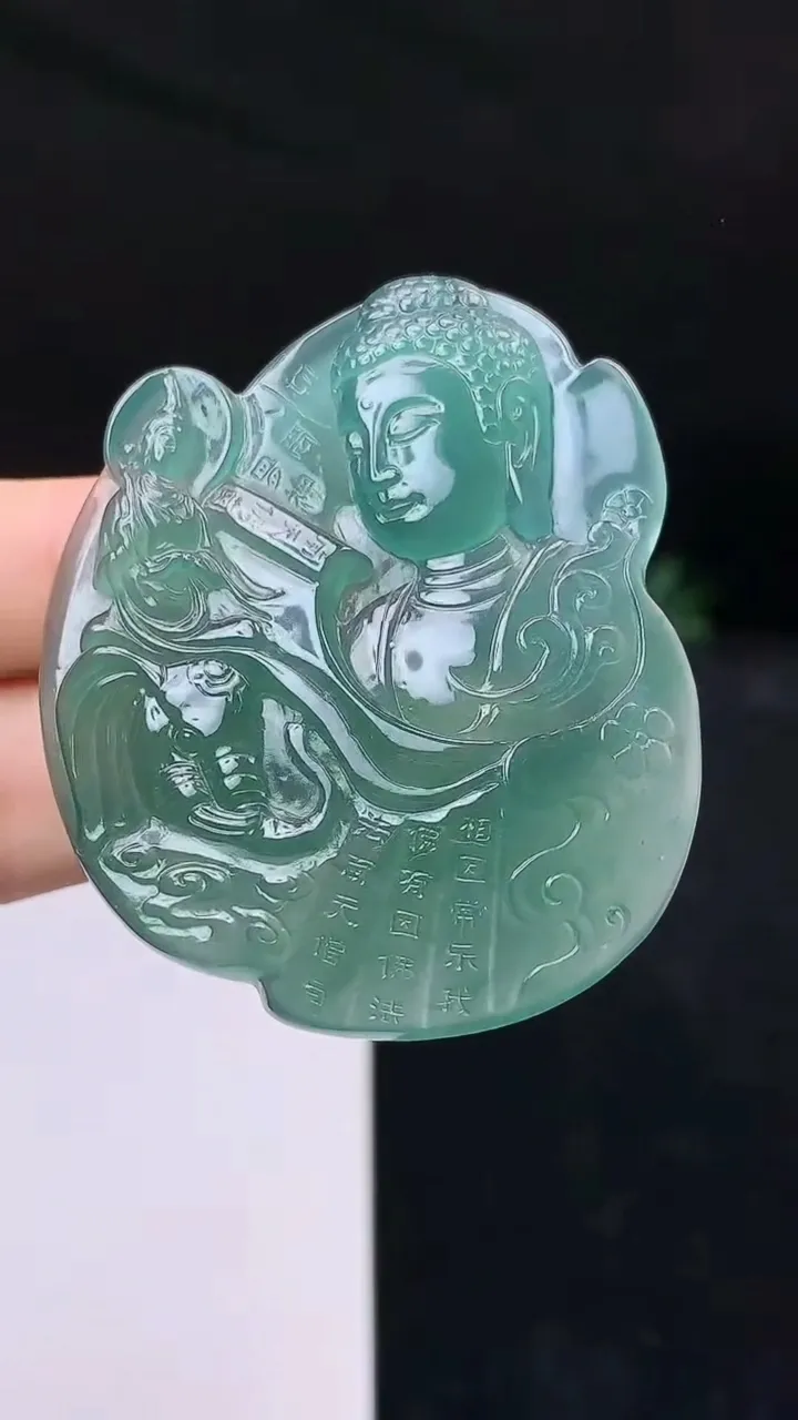 天然A货翡翠蓝水一念之间吊坠，尺寸52.8-45.4-5.4，重量:26.02g
10月18日
