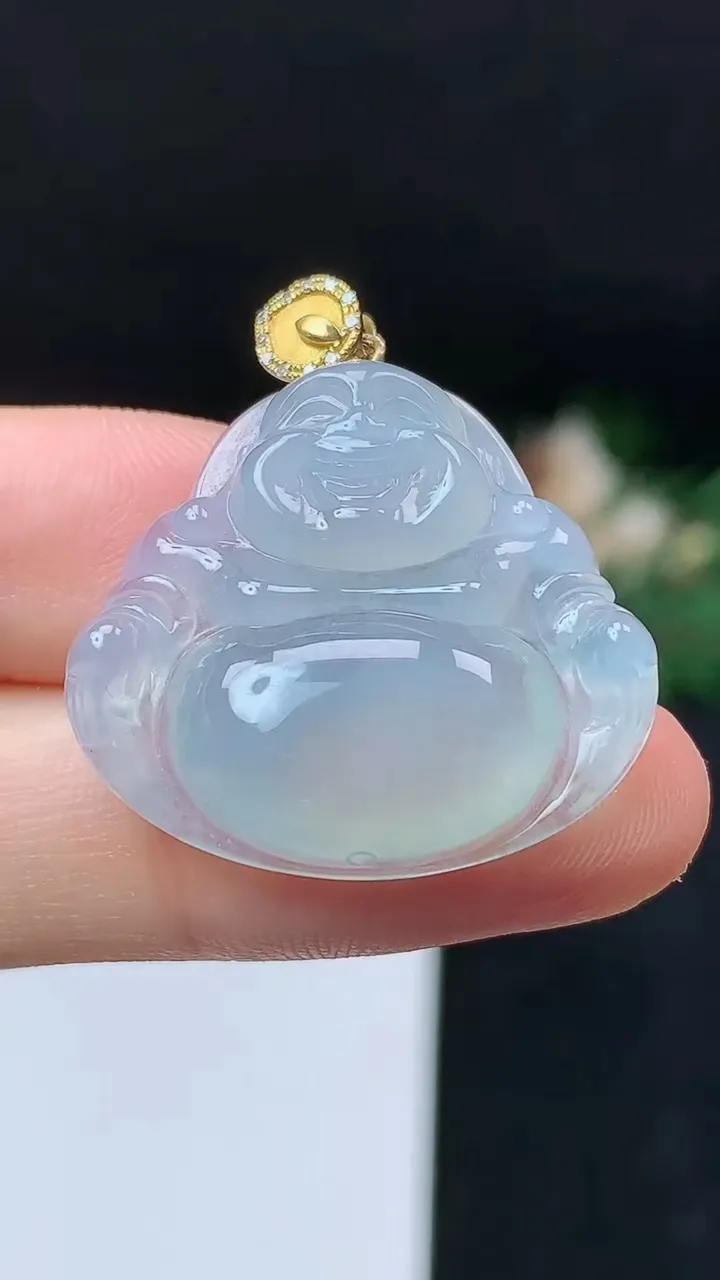 天然A货翡翠白冰佛公吊坠，尺寸23.6-26.5-6.4，重量:6.12g
10月18日