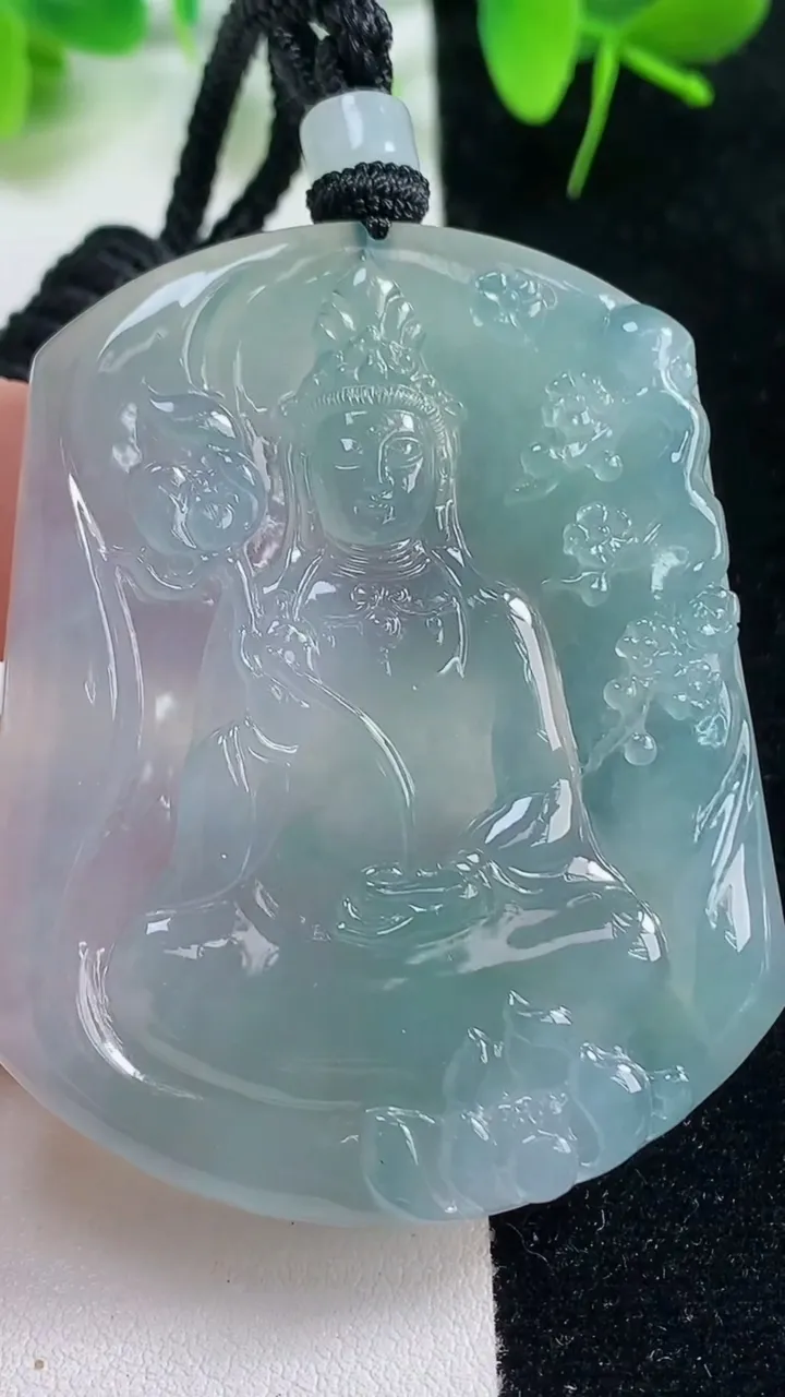 天然A货翡翠大势至观音菩萨吊坠，尺寸54.2-43.7-5.5，重量:33.33g
10月18日