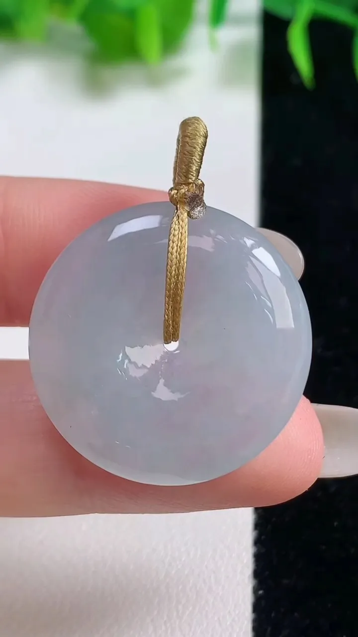天然A货翡翠平安扣吊坠，尺寸26.6-5.7，重量:8.69g
10月18日
