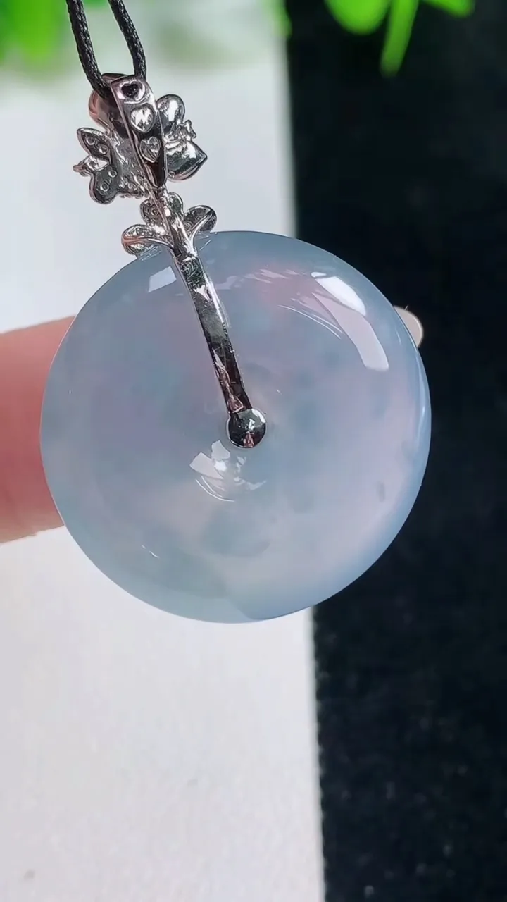 天然A货翡翠种紫罗兰平安扣吊坠，尺寸23.5-6，重量:7.65g
10月18日