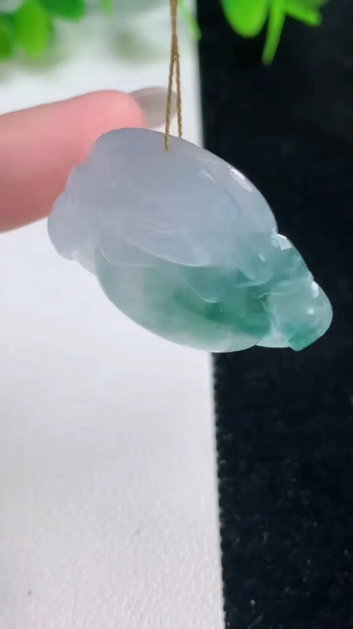 天然A货翡翠种飘花佛公吊坠，尺寸28.7-33.2-6.3，重量:9.02g
10月18日