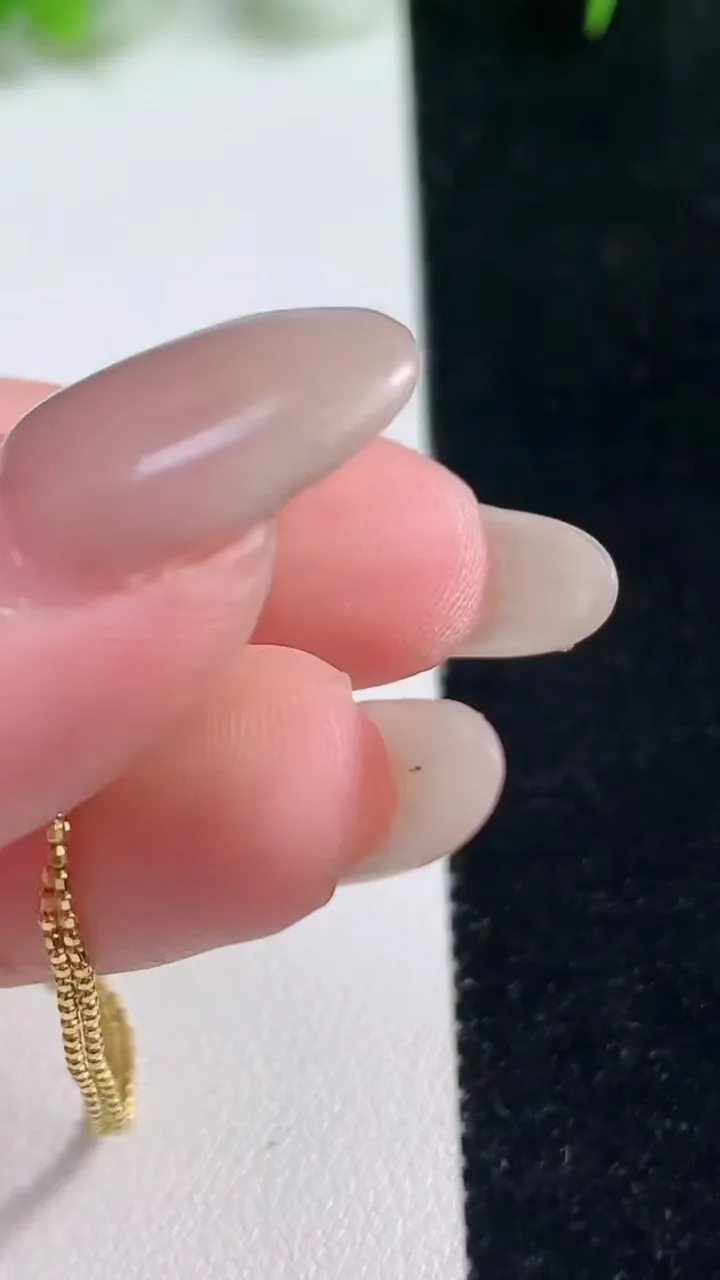 天然A货翡翠种白冰蛋面手链，尺寸19-9.7-6.8，重量:3.27g
10月18日