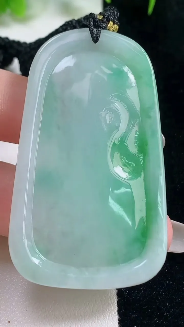 天然A货翡翠山水阿弥陀佛吊坠，尺寸58.5-34.4-5.7，重量:22.70g
10月18日