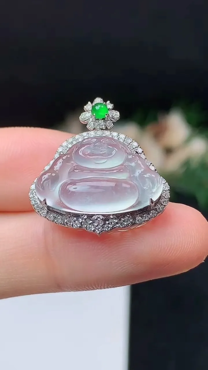 天然A货翡翠白冰佛公吊坠，尺寸22.6-21-8.6，裸石11.4-18.6，重量:3.00g
10