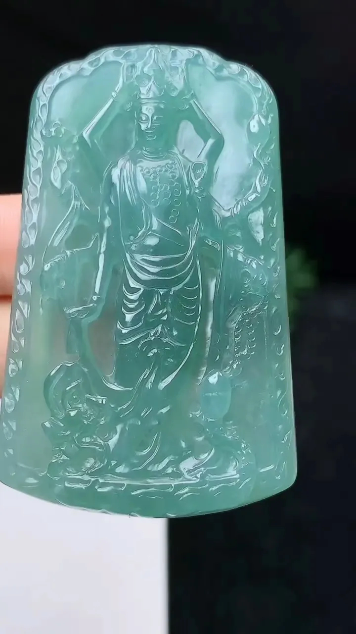天然A货翡翠蓝水千手观音吊坠，尺寸62-37.6-6.6，重量:32.05g
10月18日