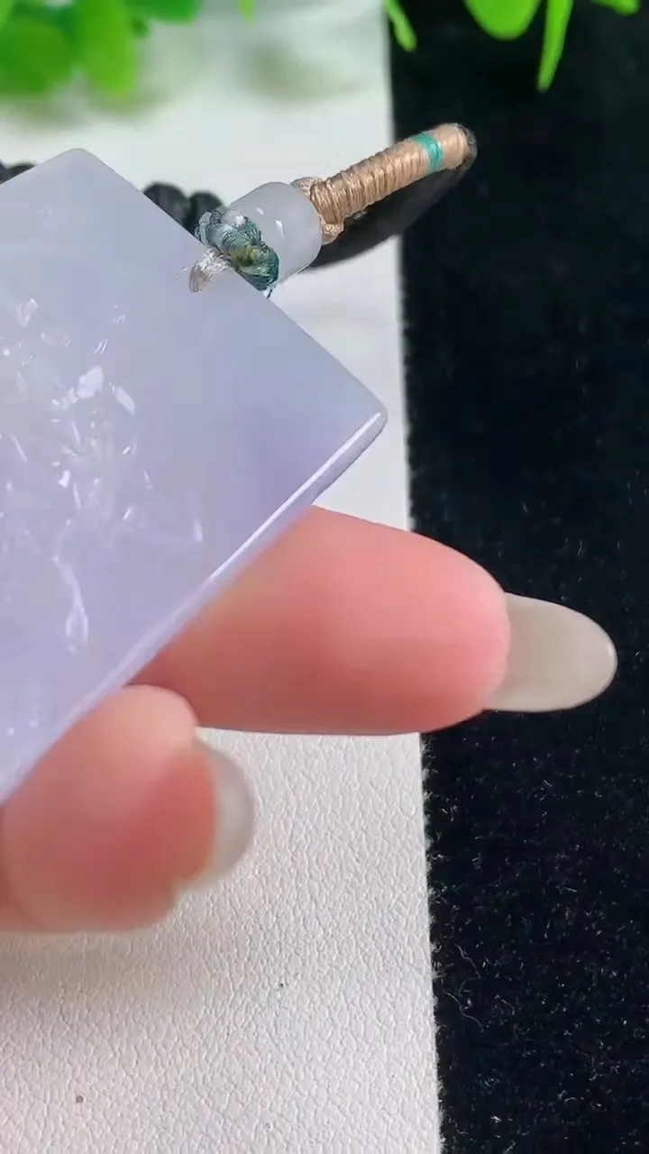 天然A货翡翠冰种紫罗兰山水牌吊坠，尺寸53-33.3-5.8，重量:31.85g
10月18日