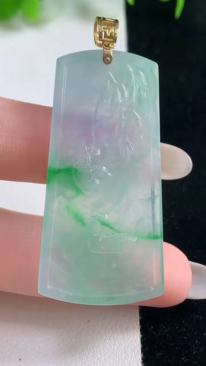 天然A货翡翠大展宏图吊坠，尺寸47.8-23.3-4.2，重量:10.15g
10月18日