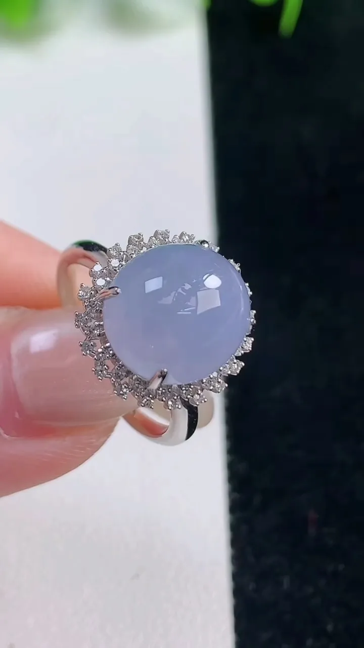 天然A货翡翠种紫罗兰蛋面戒指，尺寸17.2-12-10.4-10.5，重量:4.00g2025年10月18日
工厂直销收藏佳品,种好水足，色泽均匀，有种有色，上手高大气！