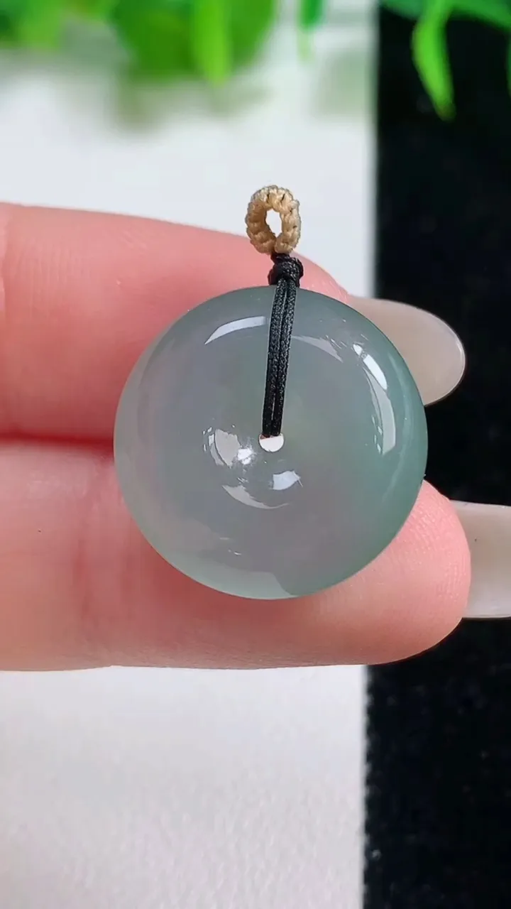 天然A货翡翠平安扣吊坠，尺寸18.8-6.7，重量:4.90g
10月18日
