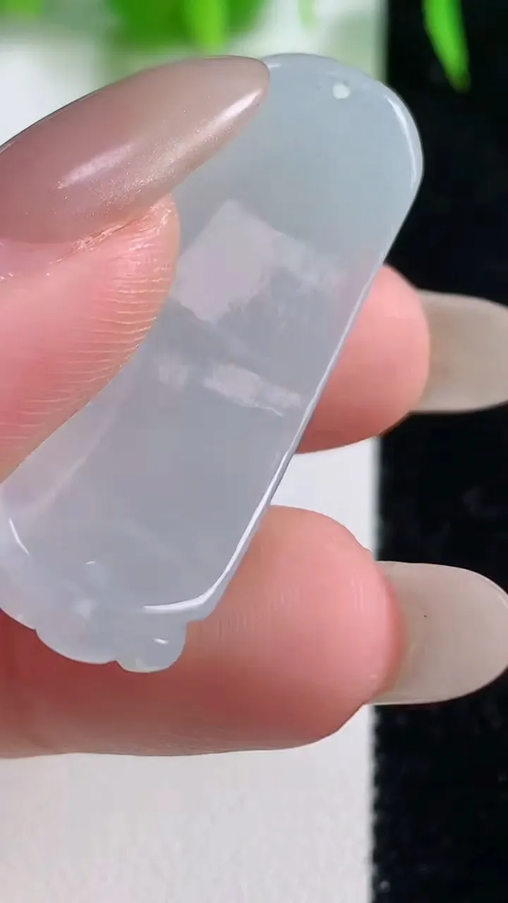 天然A货翡翠冰种飘花今非昔比 蜥蜴吊坠，尺寸38-13-11.3，重量:9.22g
10月18日