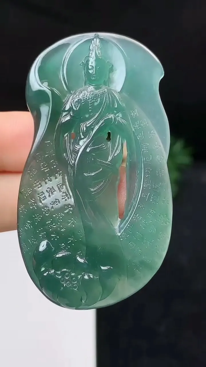 天然A货翡翠蓝水观音菩萨吊坠，尺寸60.3-33.6-4.8，重量:19.38g
10月18日
