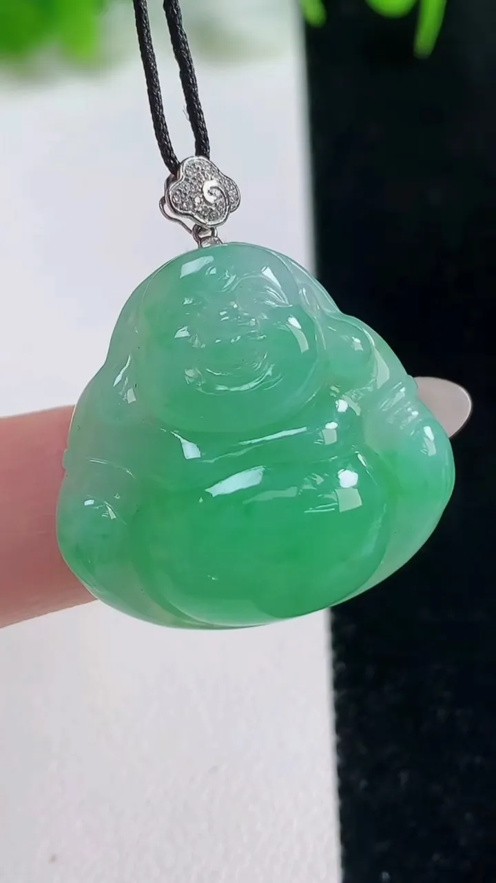 天然A货翡翠佛公吊坠，尺寸25-26-7.7，重量:7.15g
10月18日