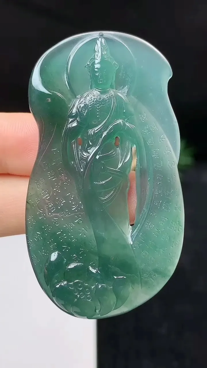 天然A货翡翠蓝水观音菩萨吊坠，尺寸60.3-33.6-4.8，重量:19.38g
10月18日