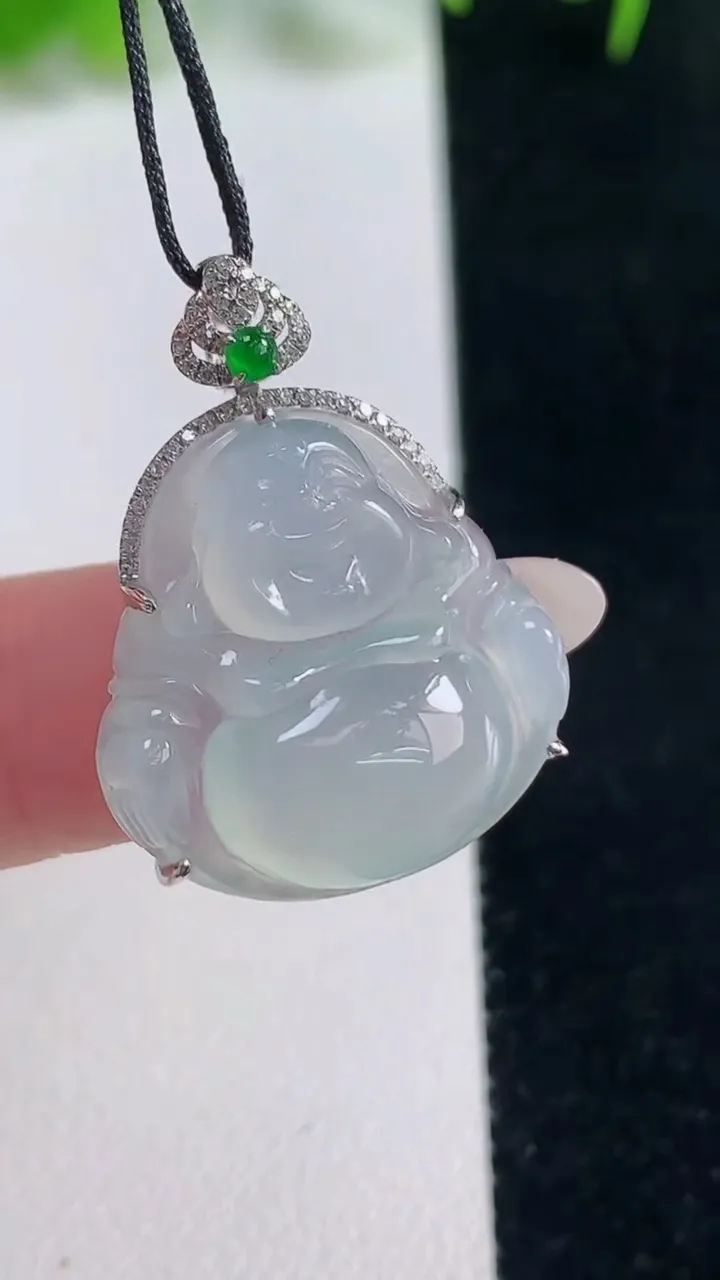 天然A货翡翠佛公吊坠，尺寸28.2-21-21.6-8.3，重量:5.29g
10月18日