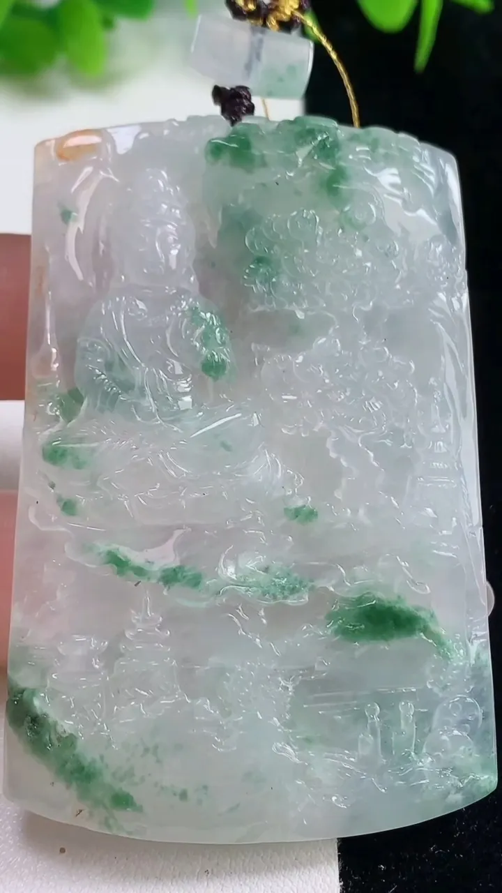 天然A货翡翠冰种飘花山水观音菩萨吊坠，尺寸64.5-42.6-6.6，重量:46.39g
10月18日