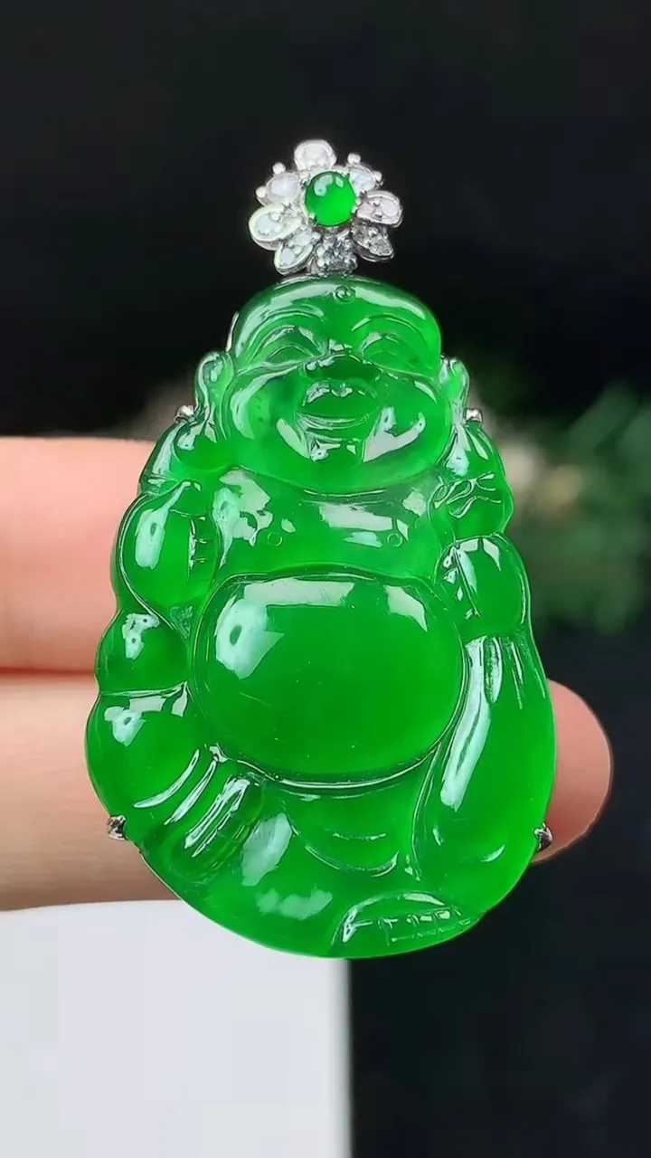 天然A货翡翠布袋佛吊坠，尺寸35.6-23.6-9.7，重量:12.37g
10月18日