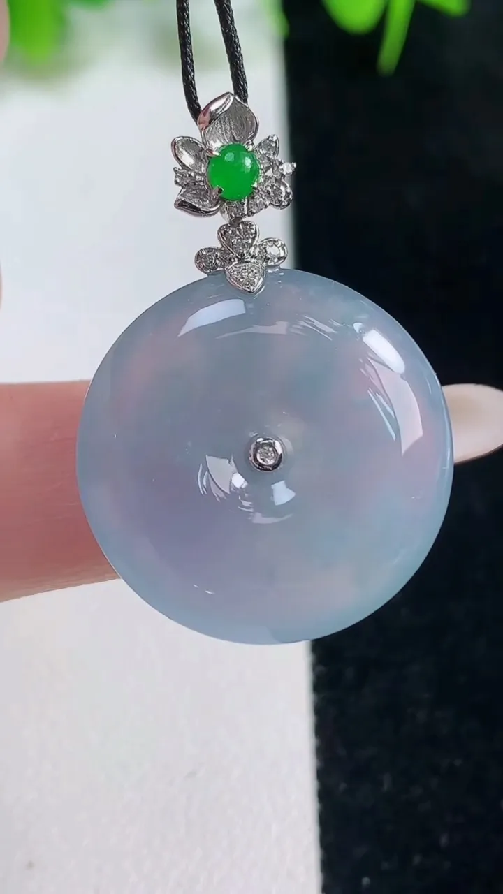 天然A货翡翠种紫罗兰平安扣吊坠，尺寸23.5-6，重量:7.65g
10月18日
