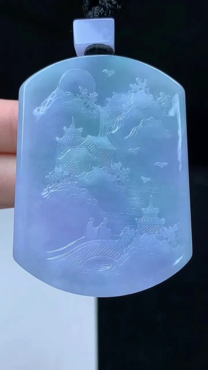 天然A货翡翠春带彩 紫罗兰山水牌吊坠，尺寸57.3-41.6-6.3，重量:45.95g
10月18