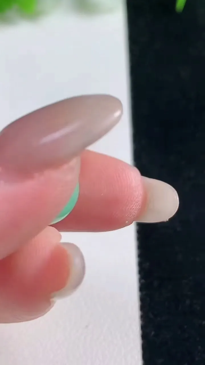 天然A货翡翠圆珠吊坠，尺寸11.2，重量:6.16g
10月18日