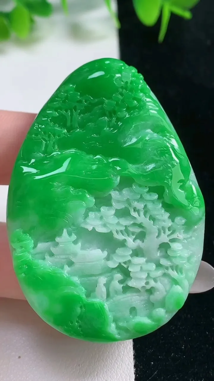 天然A货翡翠山水牌吊坠，尺寸56.8-39.7-7.6，重量:34.16g
10月18日