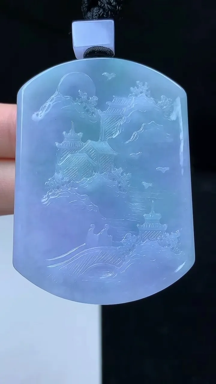 天然A货翡翠春带彩 紫罗兰山水牌吊坠，尺寸57.3-41.6-6.3，重量:45.95g
10月18