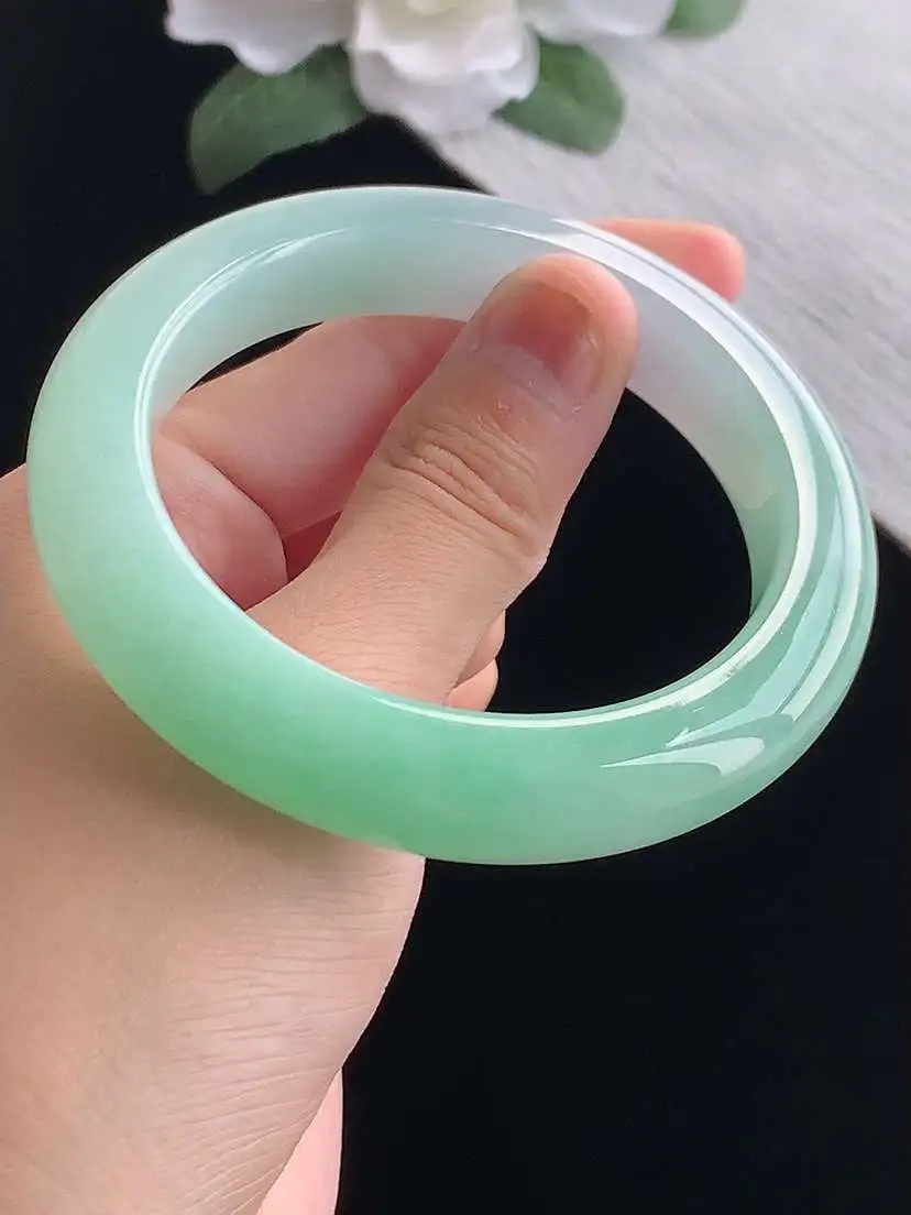 a货翡翠老坑冰种飘绿厚装正装正圈手镯56-57圈口  尺寸56.5×12×10.2mm 重量72.78g 1017