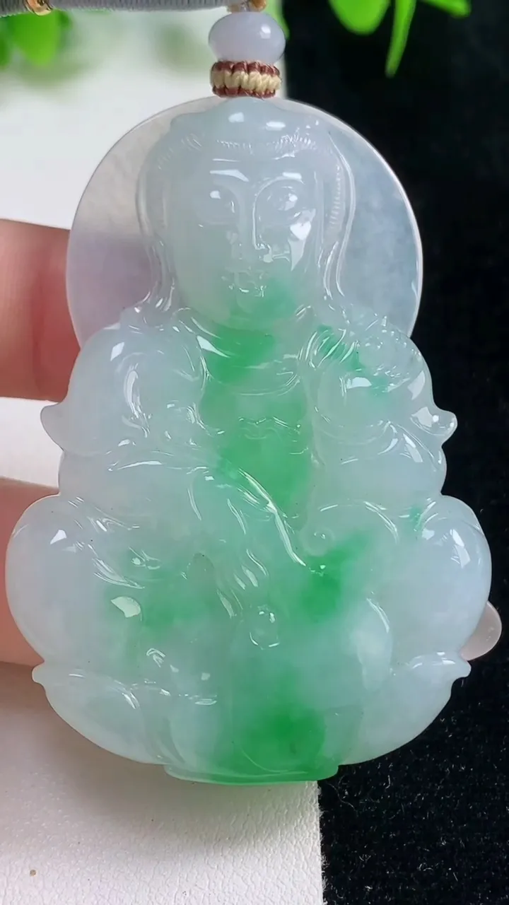 天然A货翡翠观音菩萨吊坠，尺寸57.5-40.5-7.8，重量:36.15g
10月18日