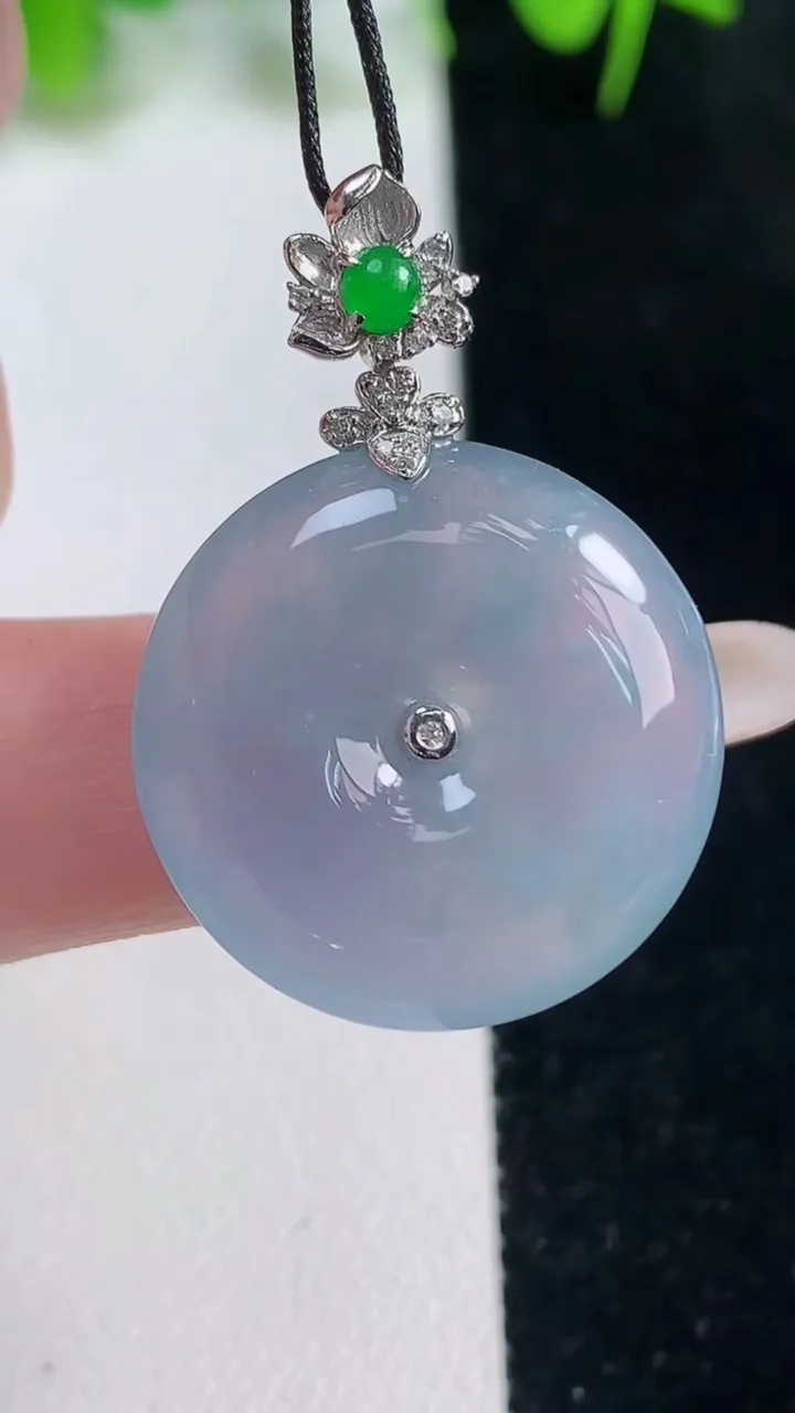 天然A货翡翠种紫罗兰平安扣吊坠，尺寸23.5-6，重量:7.65g
10月18日