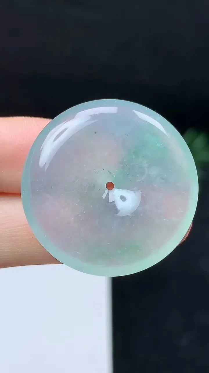 天然A货翡翠平安扣吊坠，尺寸29.5-5.7，重量:10.20g
10月18日