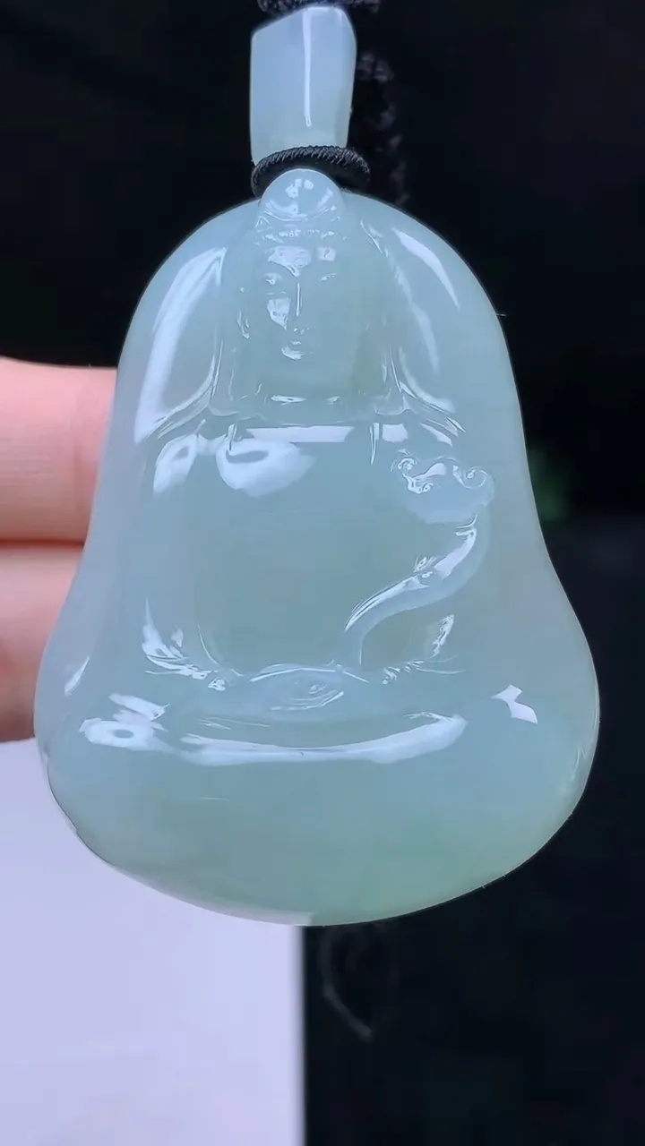 天然A货翡翠白冰观音菩萨吊坠，尺寸51.6-39.8-11.4，重量:48.22g
10月18日