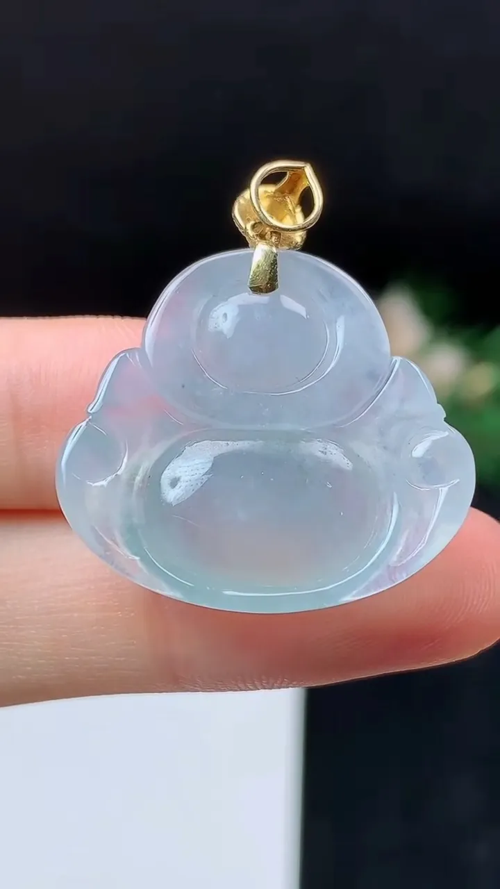 天然A货翡翠白冰佛公吊坠，尺寸23.6-26.5-6.4，重量:6.12g
10月18日