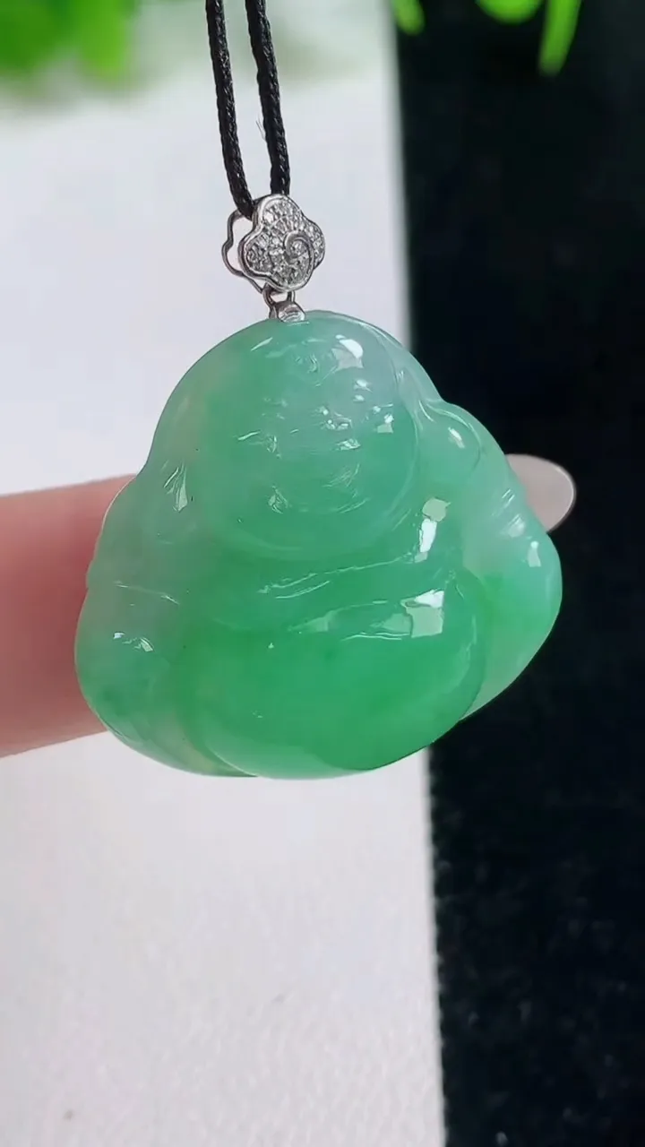 天然A货翡翠佛公吊坠，尺寸25-26-7.7，重量:7.15g
10月18日
